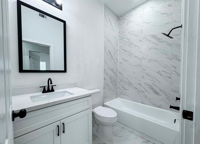 Photo - 328 Clearwater St