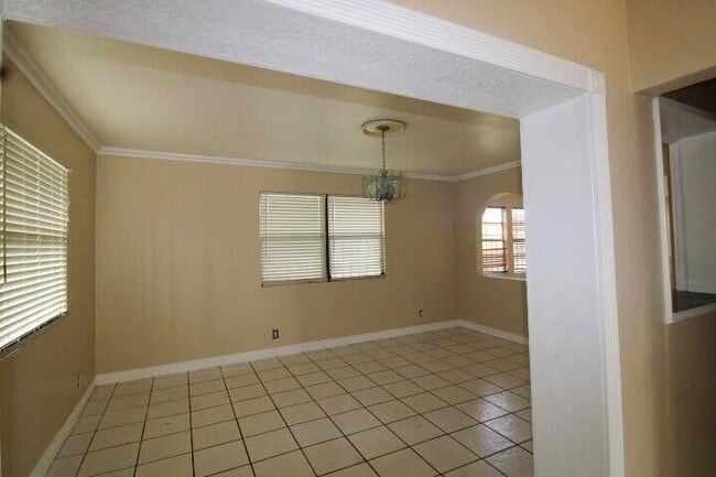 Photo - 376 W 15th St
