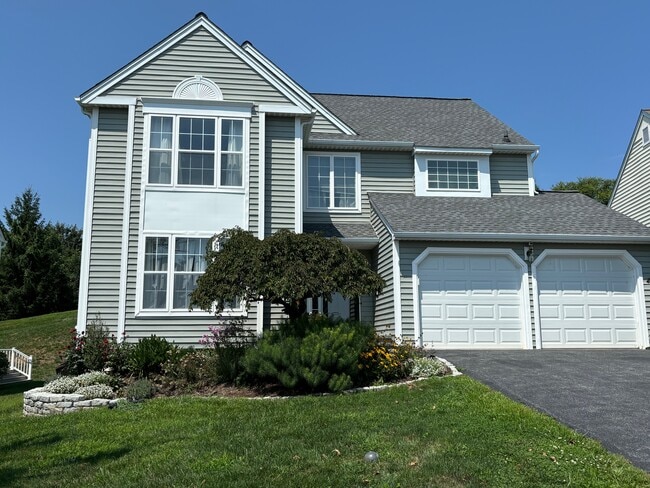 Building Photo - 418 Carpenters Cove Ln Rental