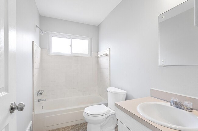 Photo - 426 Oak St