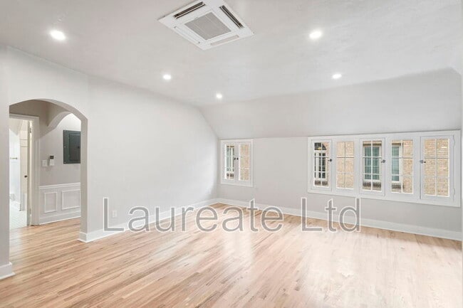 Building Photo - 1058 Pearl St Unit #4