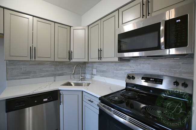 Photo - 7545 N Winchester Ave Unit 305