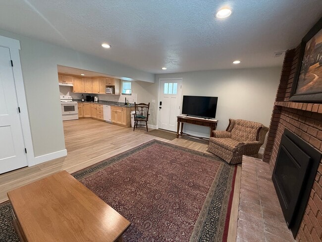 6512 Rodeo Ln