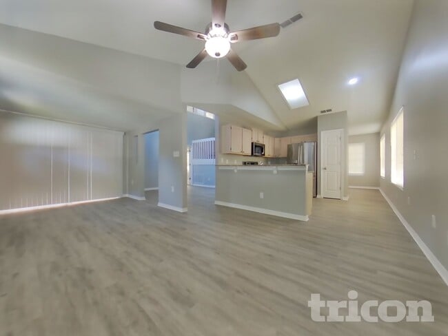 Photo - 1394 Black Willow Trail