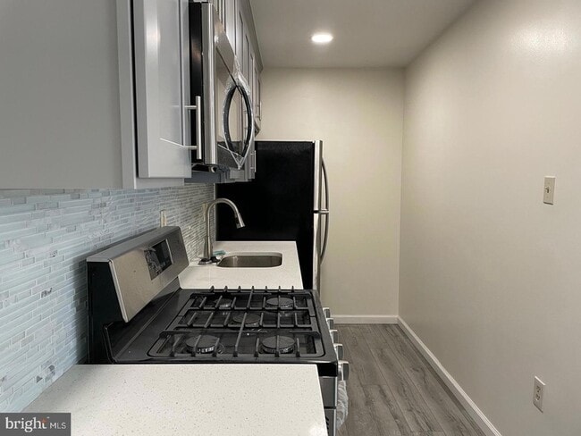 Building Photo - 910 Arch St Unit 2M