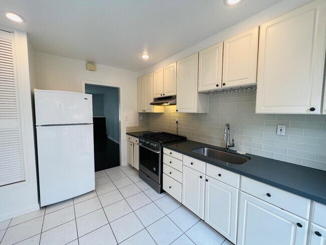Photo - 1404 Carmelita Ave Condo