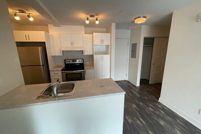Building Photo - 2085 Av Av Papineau, Unit 308