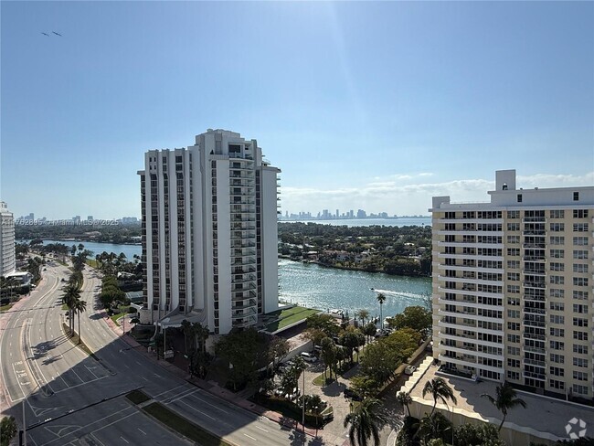 Building Photo - 5555 Collins Ave Unit 17W Rental