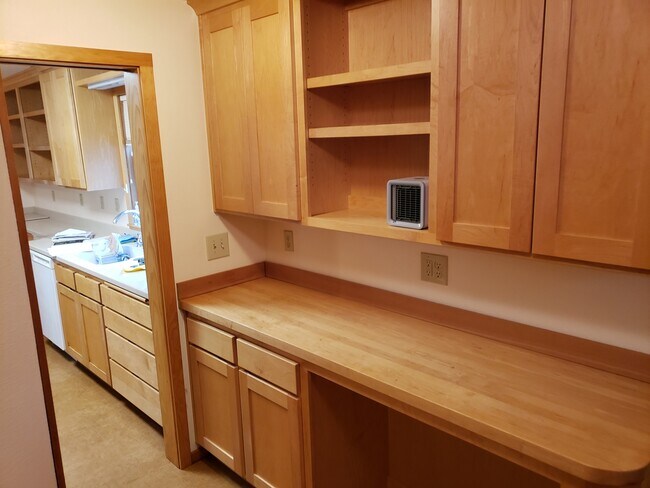 Storage - 1414 NW Polk Ave