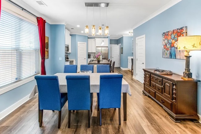 Photo - 619 E Henry St