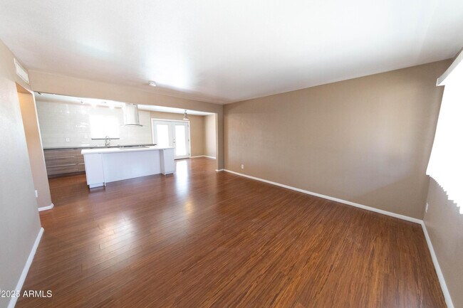 Photo - 1149 W 10th St