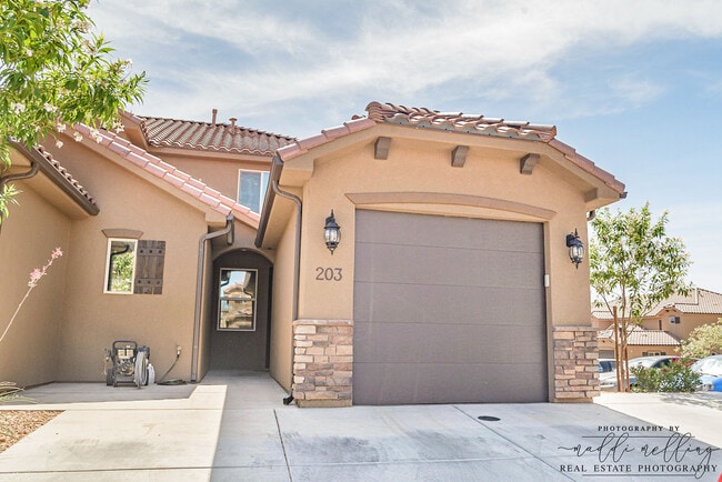 Photo - 325 N Red Stone Rd