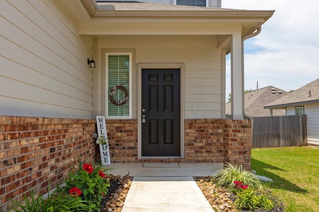 Photo - 5 bedroom 2.5 bath home in Bryan