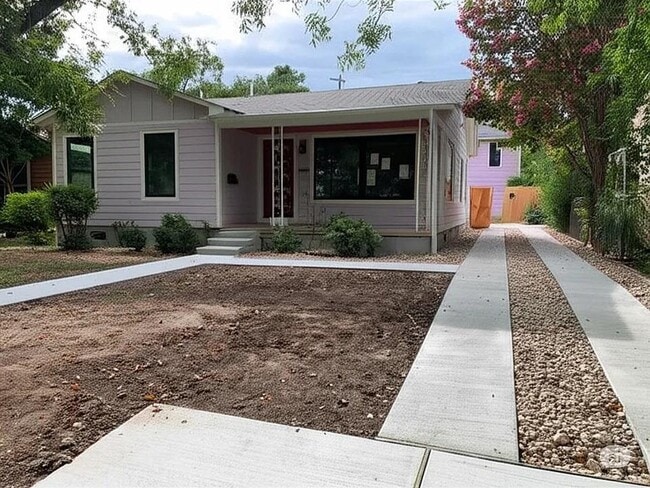 Building Photo - 4412 Bellvue Ave Rental