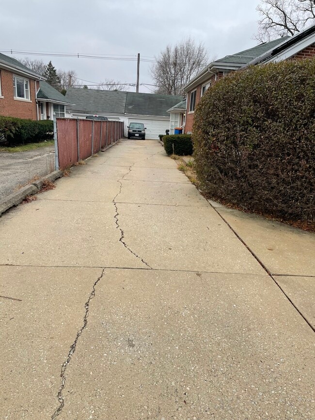 Photo - 814 South La Grange Road