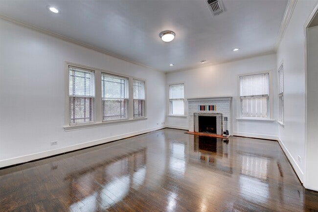 Photo - 2415 Elmen St