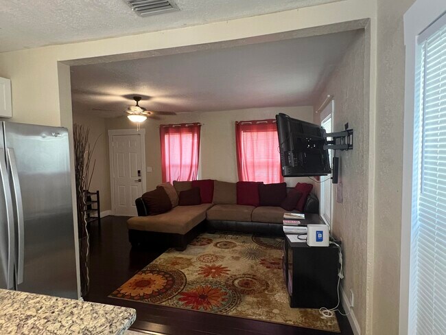 Photo - 733 Green St