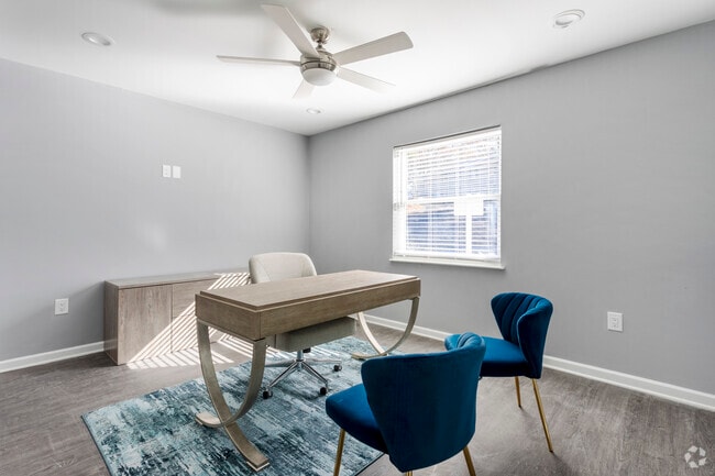 2BR, 1BA - 850 SF