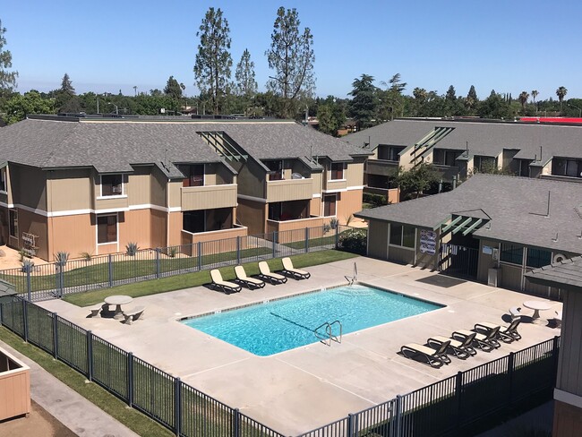 Pinewood Place - Pinewood Place Apartments