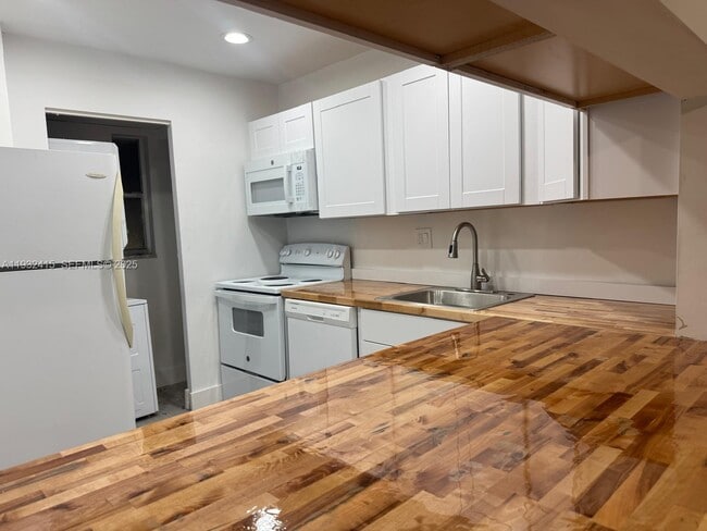 Building Photo - 8051 S Colony Cir Unit 210