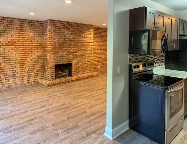 Photo - 5600 Hillcrest Ln Unit 2L