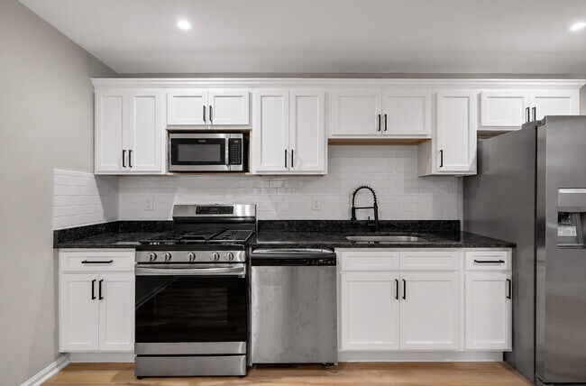 Building Photo - 2042 E Fayette St
