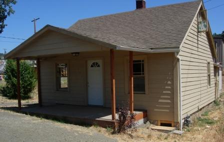 2 Story House with Fenced Yard - 2 Story House with Fenced Yard
