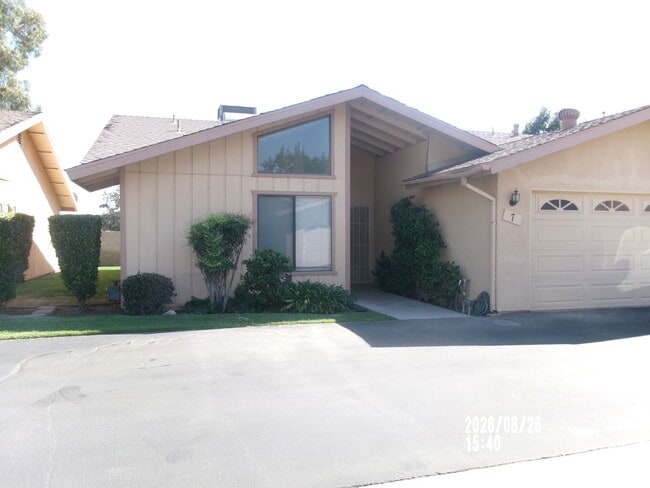 Building Photo - 1000 Olive Dr