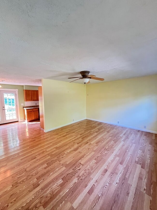 Photo - very private 3 bedroom 1.5 bath rental hom...