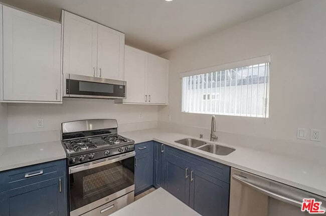 Photo - 204 E 29th St