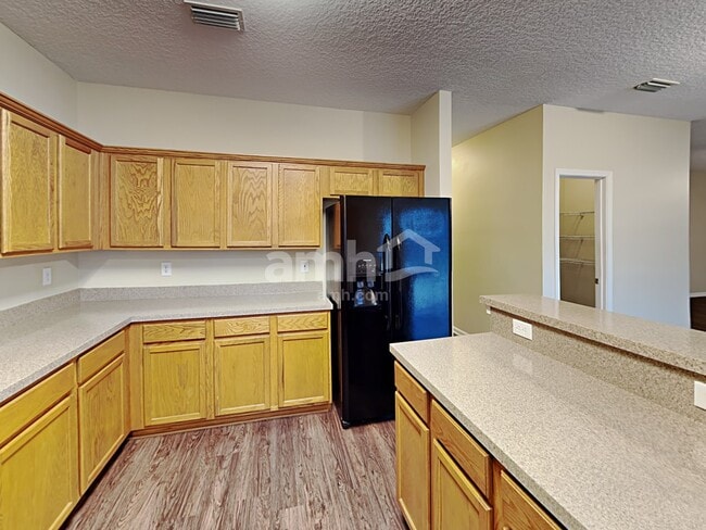 Photo - 456 Evergreen Way