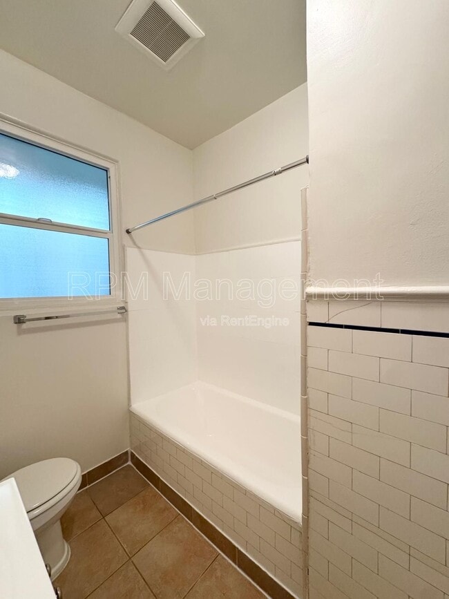 Photo - 626 N Plymouth Blvd Unit 103