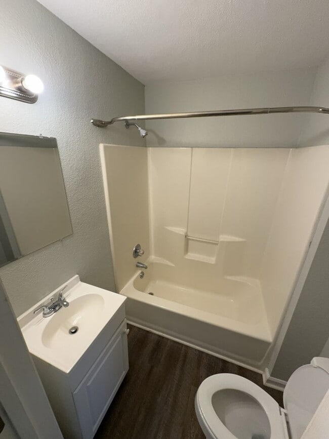 Photo - Available Now! 1 Bedroom 1 Bathroom Unit! ...