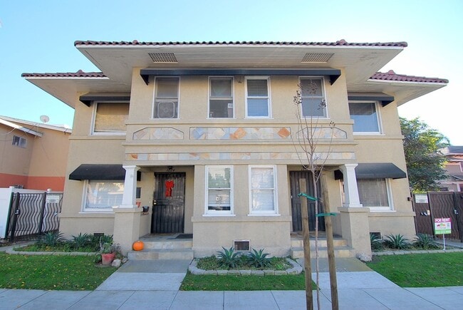 Building Photo - Charming Upstairs 1BR with Vintage Appeal in Alamitos Beach Unit 1222 E 1st St