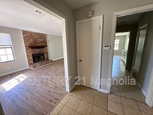 Photo - 2737 Royal St