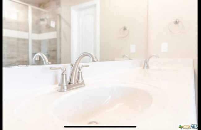 Building Photo - 2613 Crystal Ann Dr