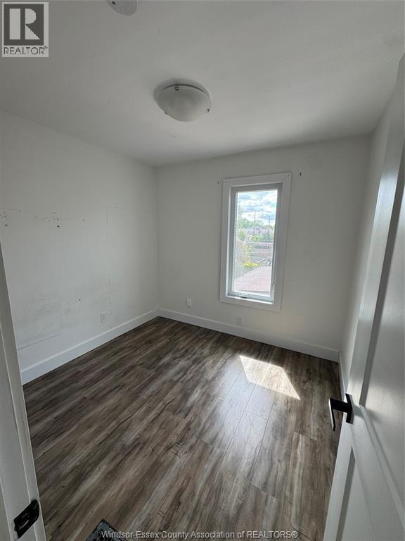 Photo - 934 Gladstone Ave