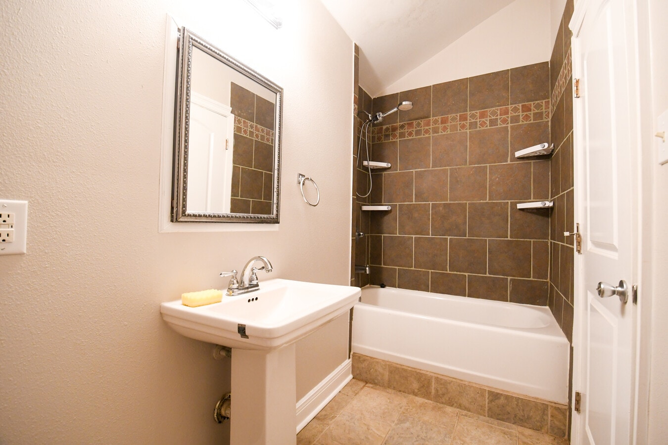 Photo - 209 Transcontinental Dr