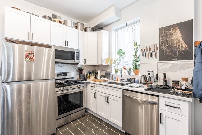 2732 W Chicago Ave Unit 1R