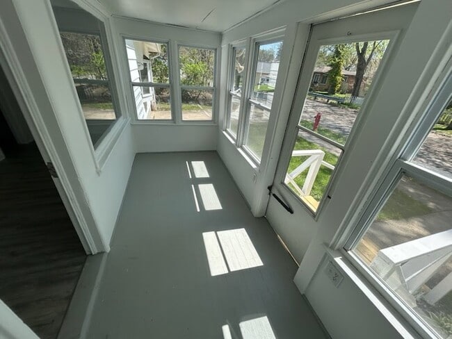 Photo - 114 W Alexander St