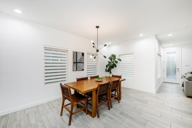 Photo - 425 Deer Path Lp