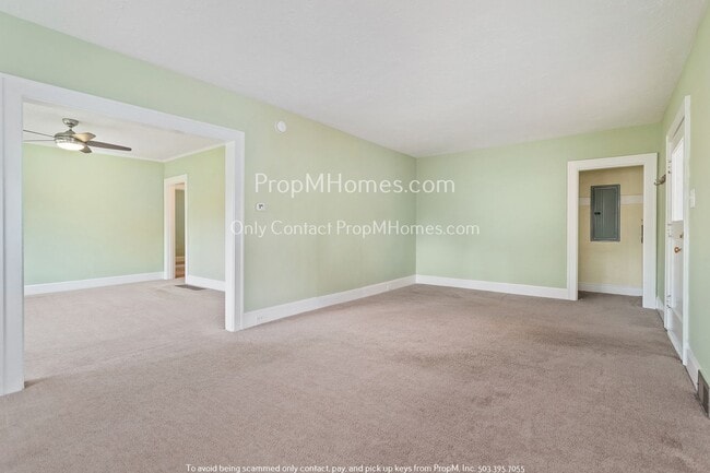 Photo - Charming Three Bedroom Home in Hazelwood!