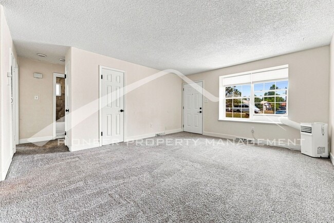 Photo - 179 Eaton Ct