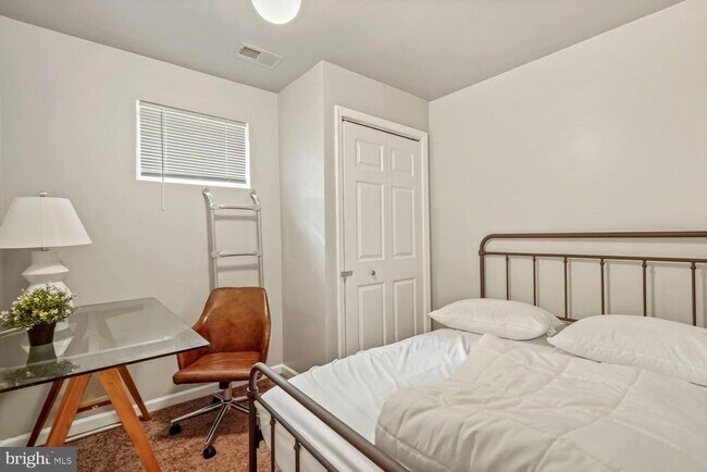 Photo - 576 49th Pl NE