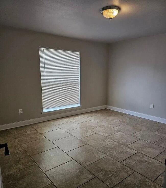 Photo - 44154 Simpson Pl