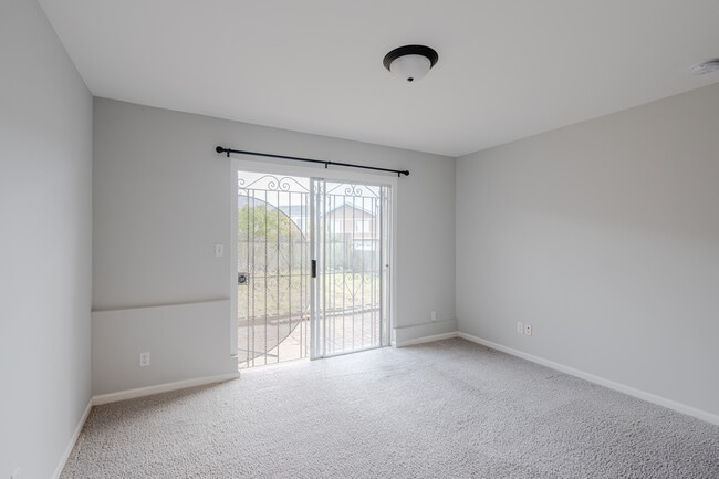 Photo - 215 Lausanne Ave