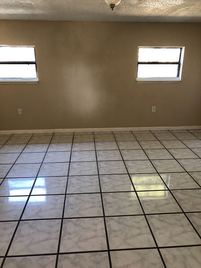 Photo - 4 Bed 1 Bath Home | Pet Friendly | Washer Dryer Hook Ups | Section 8 Welcome