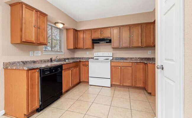Photo - 4 Bedroom Home with 2 Bath and large back ...