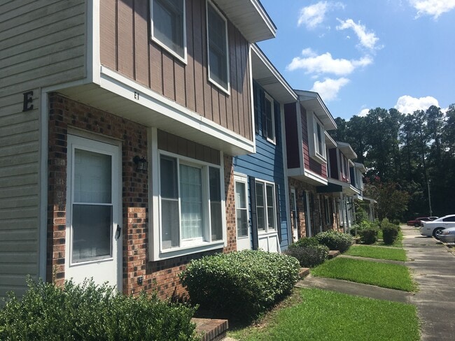 Lakeside Apartments - Lakeside Apartments