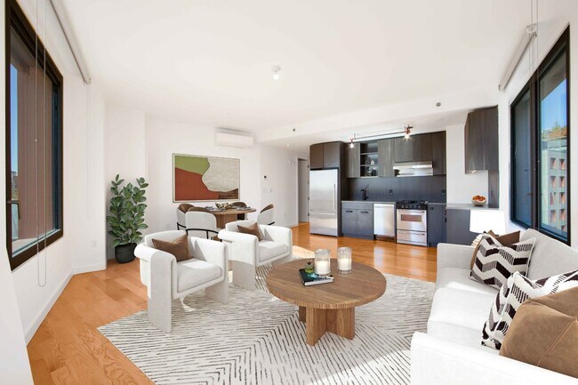 Building Photo - 123 Melrose St